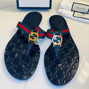 Gucci GG thong red and green sandal 38.5